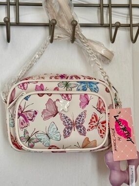 BETSEY JOHNSON BUTTERFLY PRINT CROSSBODY BAG. LUV BETSEY. ADJUSTABLE CHAIN STRAP